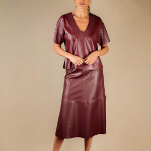 Blusa Vinho Manga Curta com Decote V e Detalhes Croco