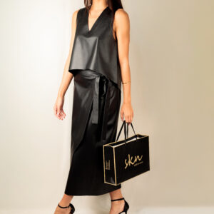 Regata Ampla Decote V - Cor Preto