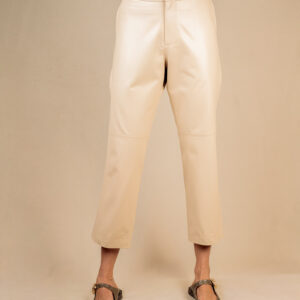 Calça Cropped de Couro Off-White com Recortes
