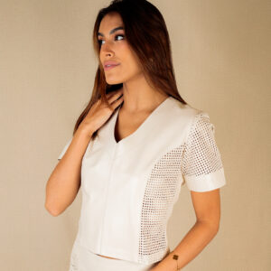 Blusa Básica em Perfuros