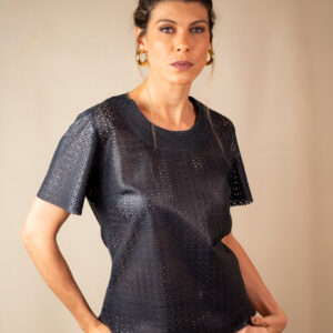 Blusa em Couro Perfurado - Cor: Azul Marinho