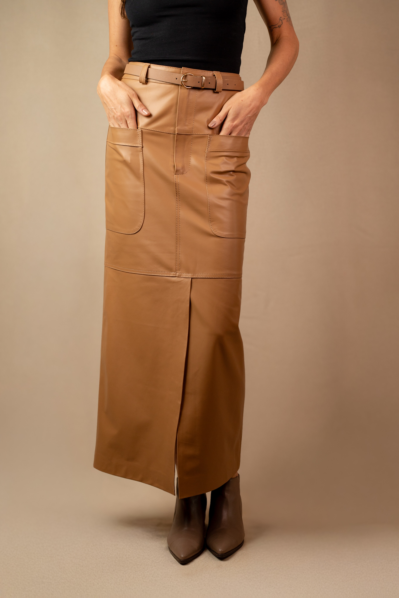 Saia Longa com Bolsos Utilitários - Cor: Cáqui - Imagem 2