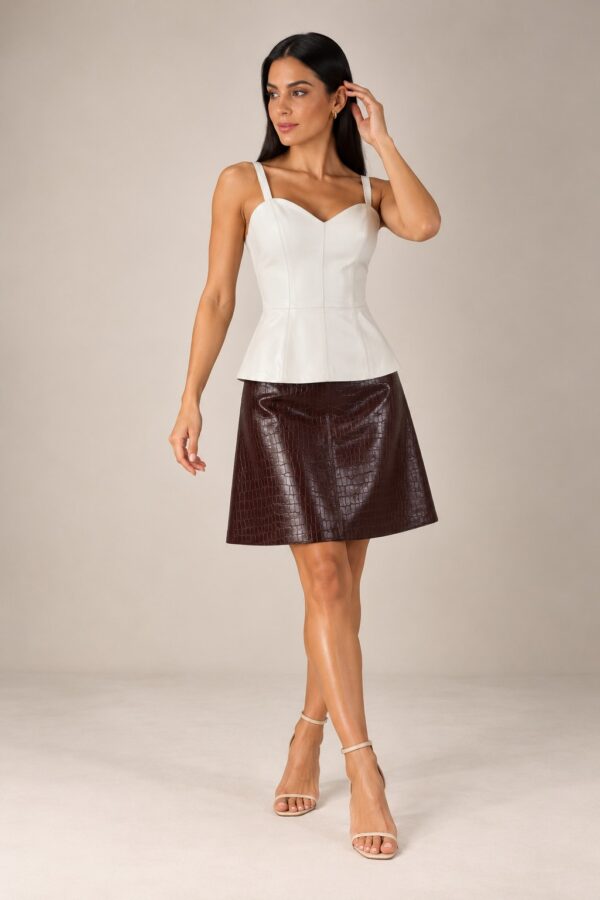 Blusa peplum com alças em couro off white — SKN Ateliê do Couro